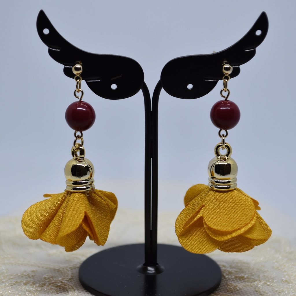 マスタードカラー フラワータッセルのピアス/イヤリング