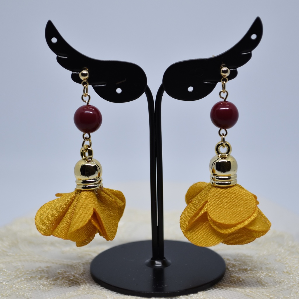 マスタードカラー フラワータッセルのピアス/イヤリング