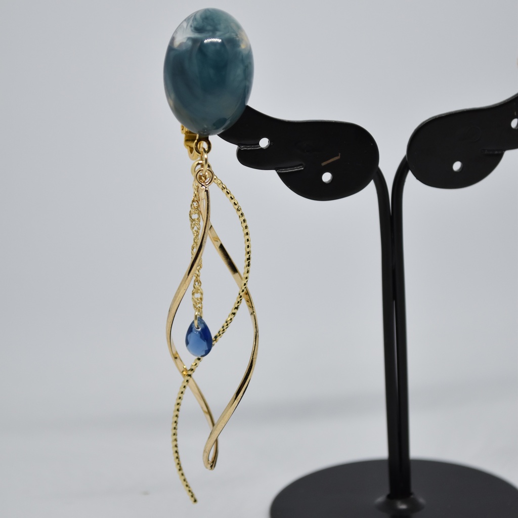 【受注生産】深海色の耳飾り