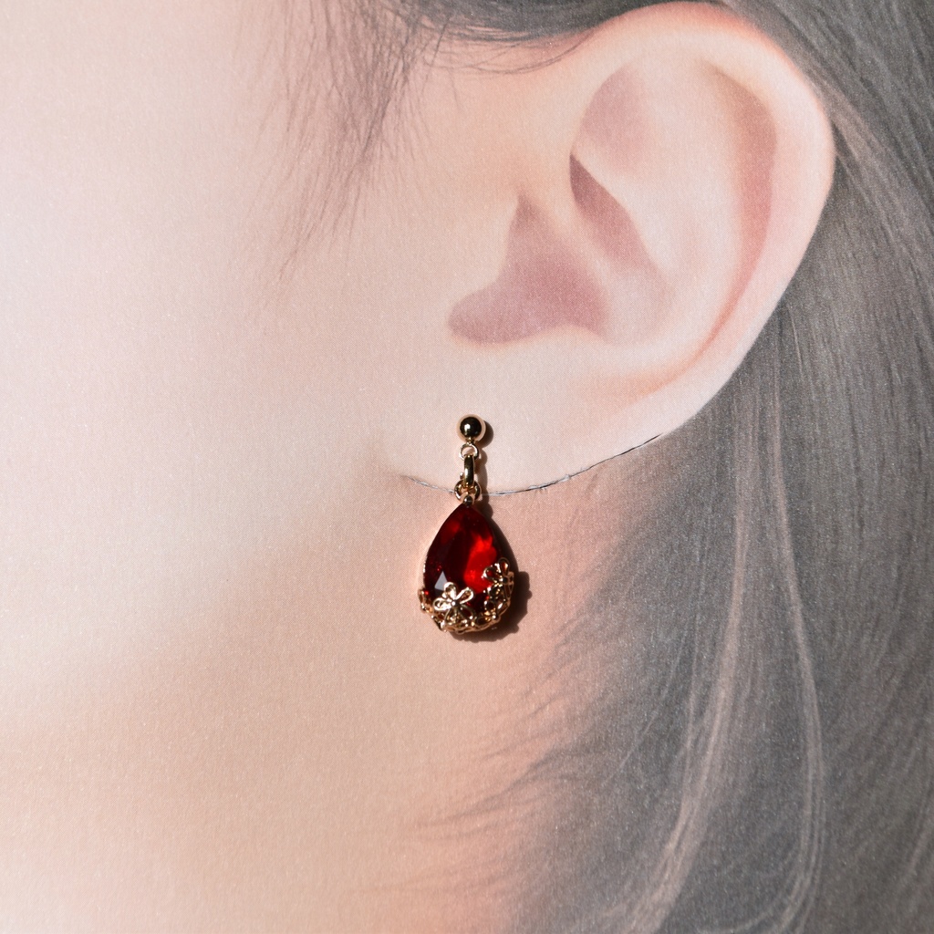 硝子どろっぷの耳飾り 深紅