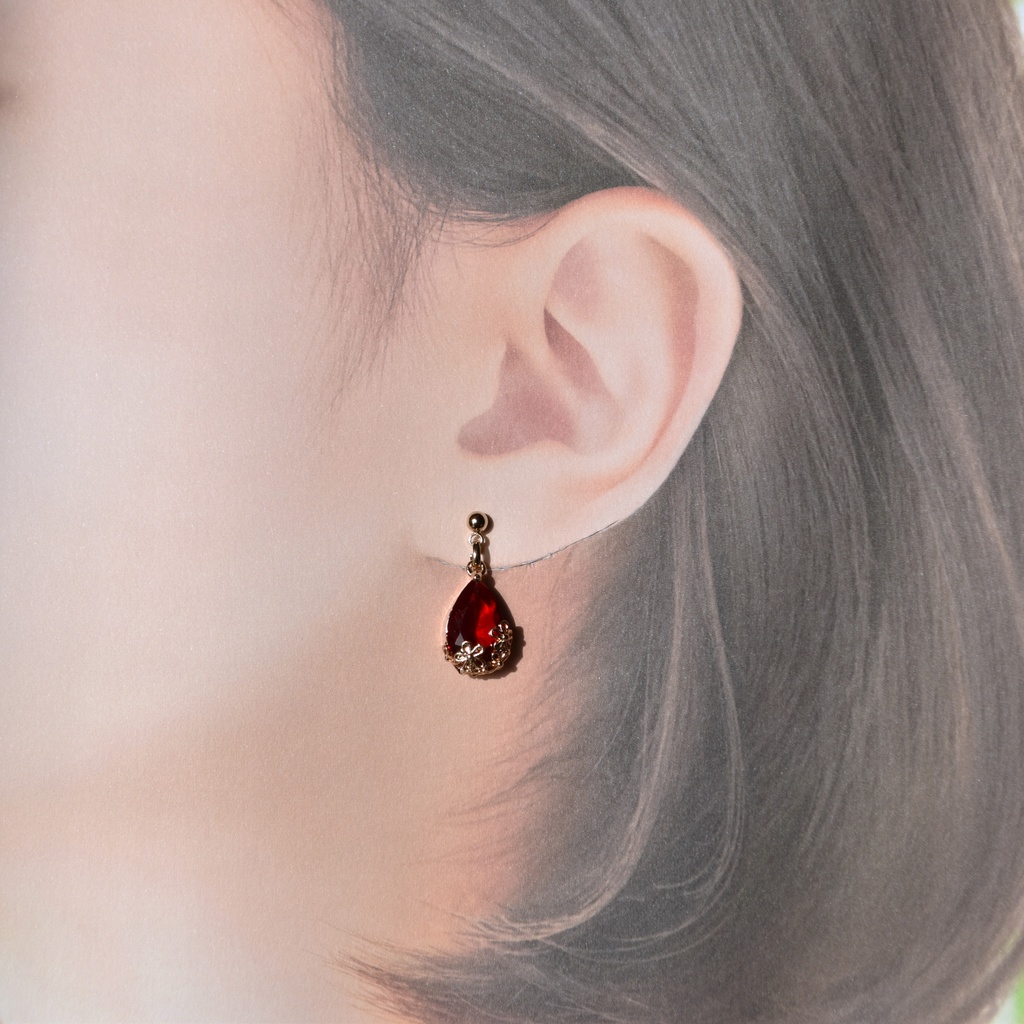 硝子どろっぷの耳飾り 深紅