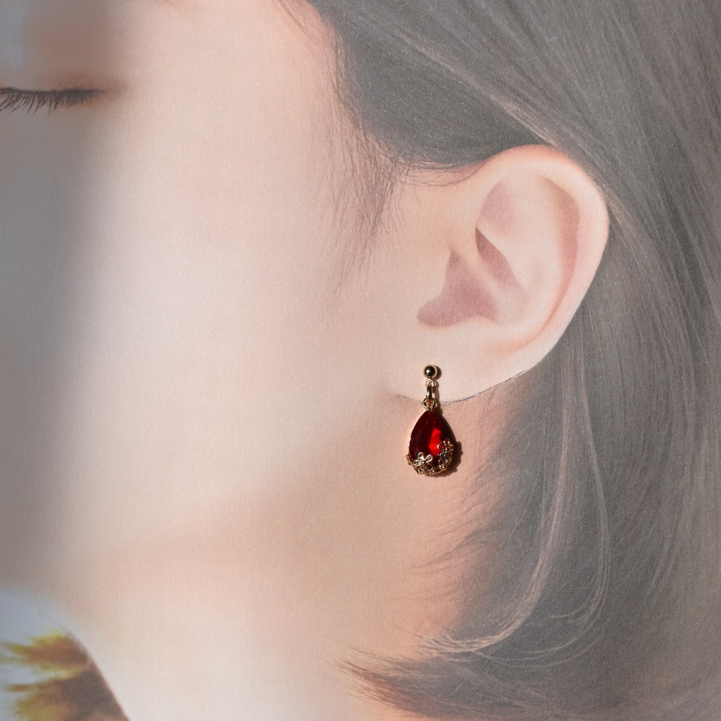 硝子どろっぷの耳飾り 深紅