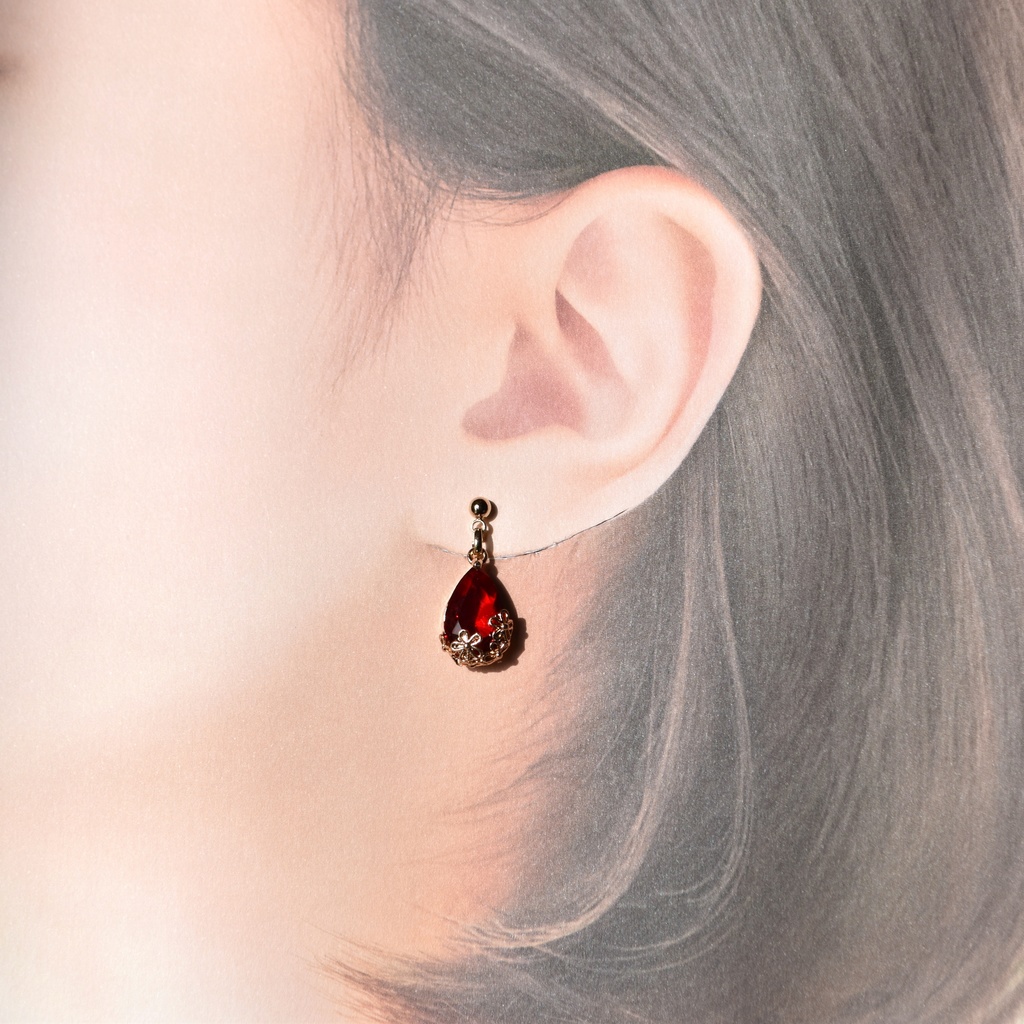 硝子どろっぷの耳飾り 深紅