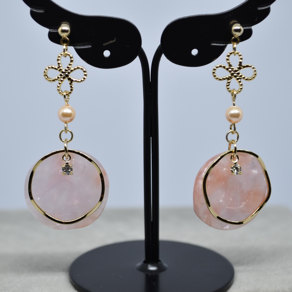 はなびらのピアス/イヤリング