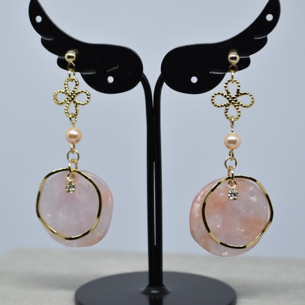 はなびらのピアス/イヤリング