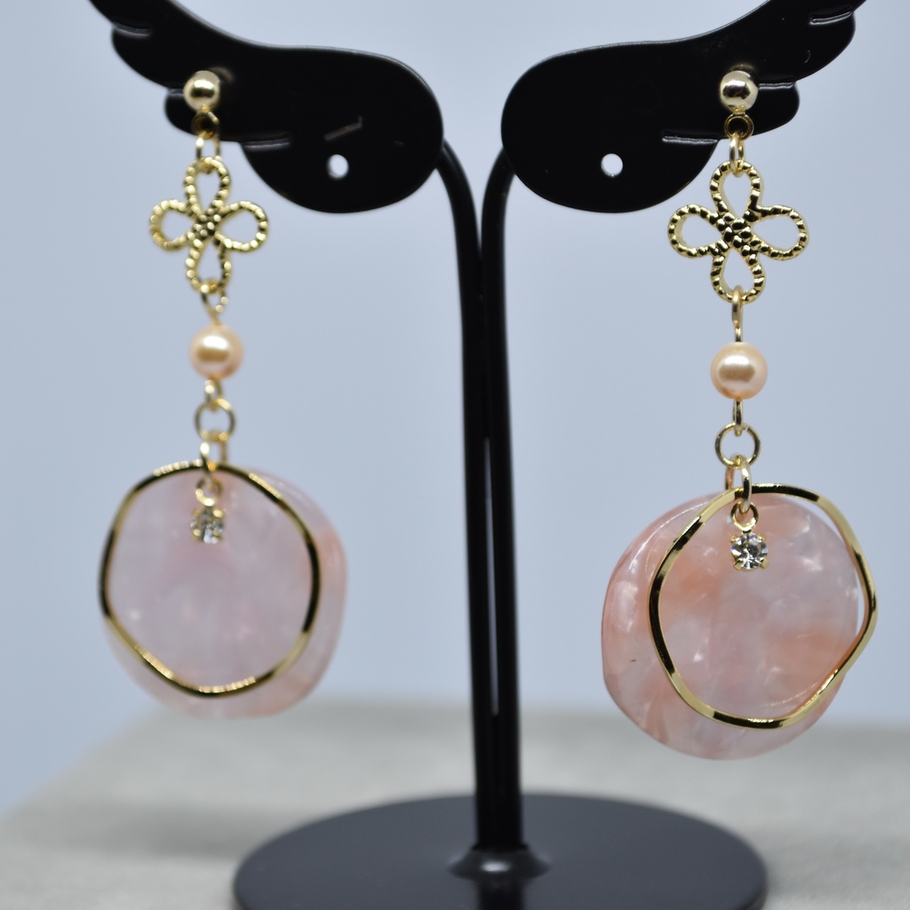 はなびらのピアス/イヤリング