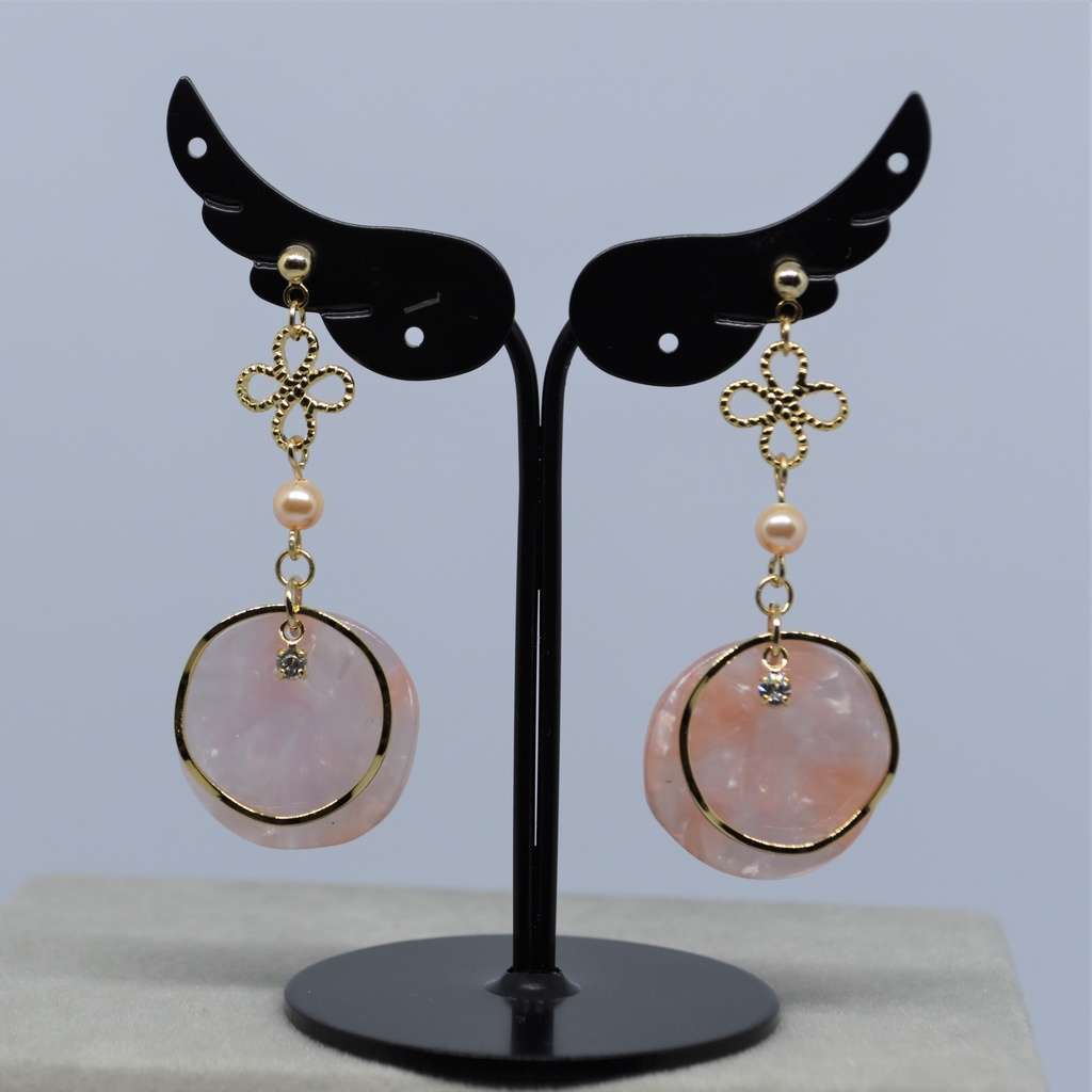 はなびらのピアス/イヤリング