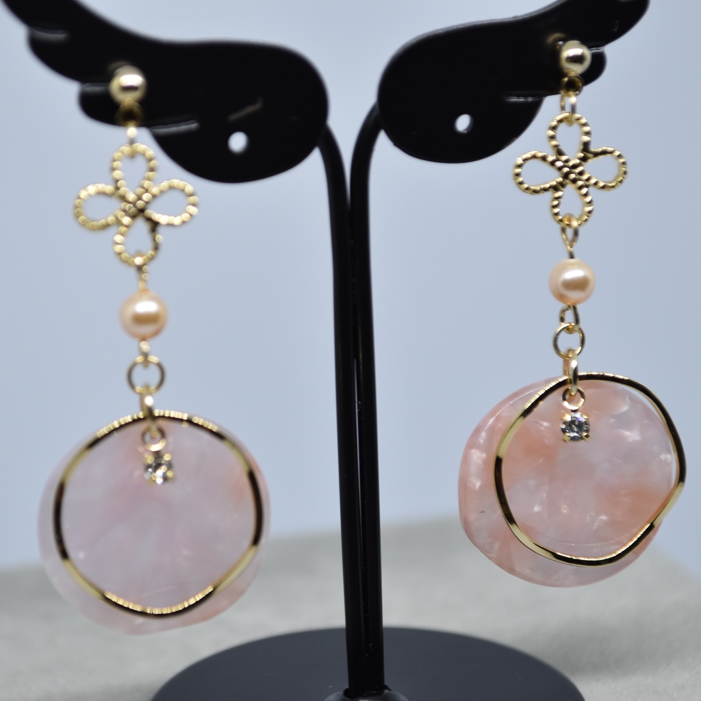 はなびらのピアス/イヤリング