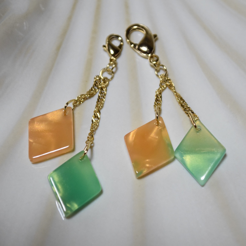 赤肉メロンのピアス/イヤリング(チャーム変更可)【レトロ喫茶シリヰズ】