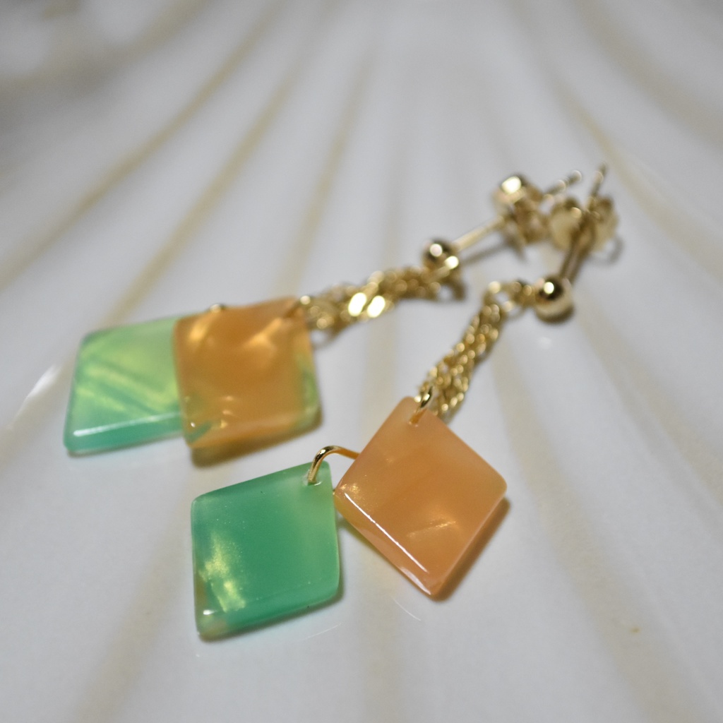 赤肉メロンのピアス/イヤリング(チャーム変更可)【レトロ喫茶シリヰズ】