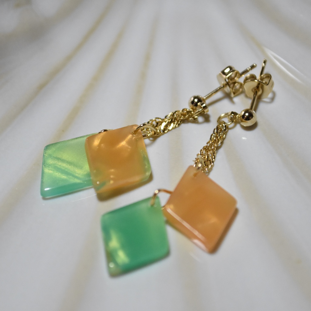 赤肉メロンのピアス/イヤリング(チャーム変更可)【レトロ喫茶シリヰズ】