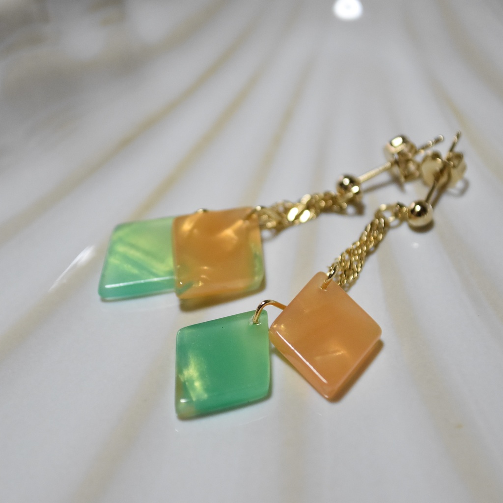 赤肉メロンのピアス/イヤリング(チャーム変更可)【レトロ喫茶シリヰズ】