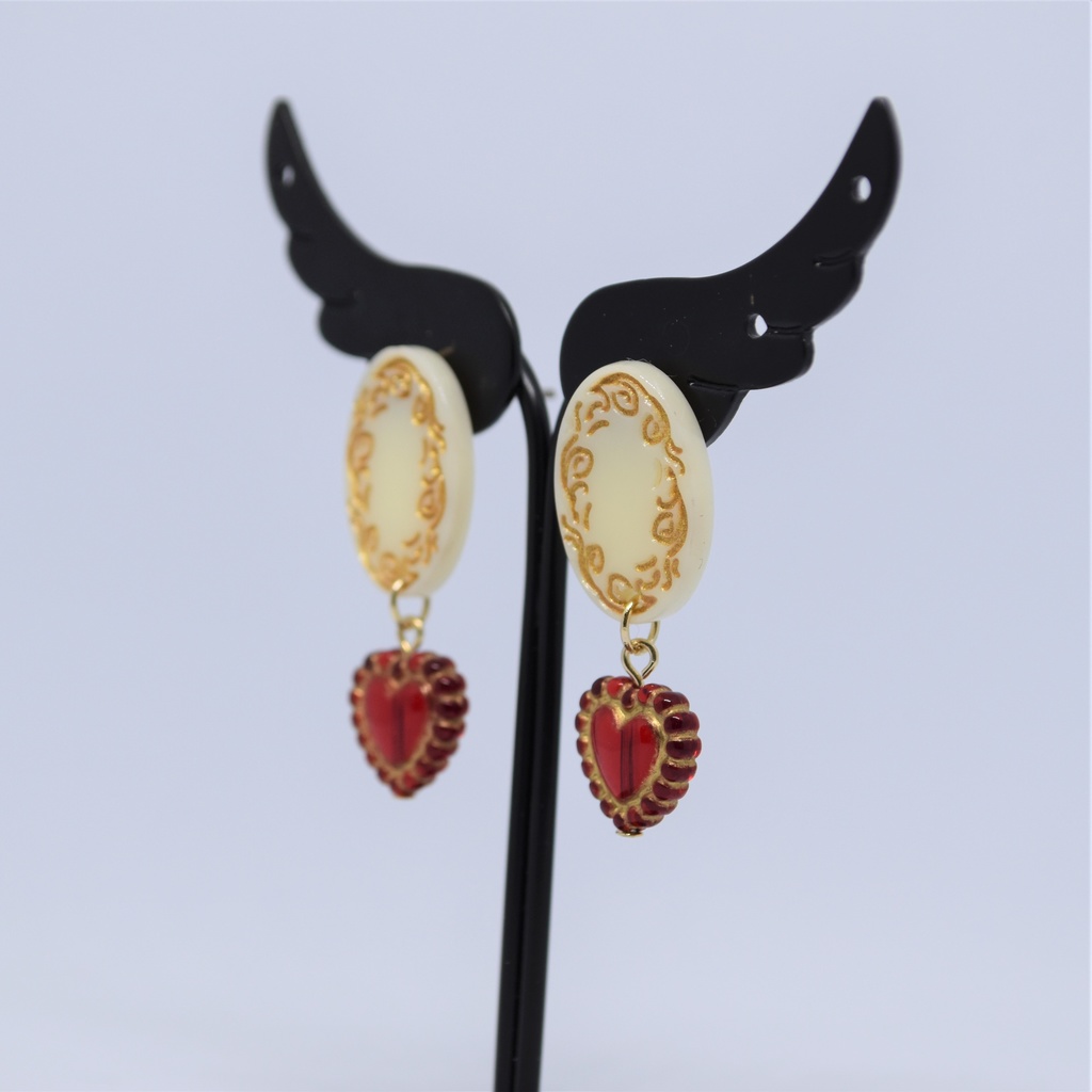 ホワイトチョコとハートのピアス