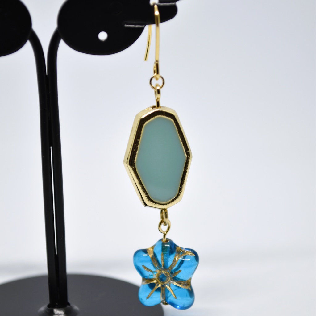 すみれの耳飾り(ピアス/イヤリング)