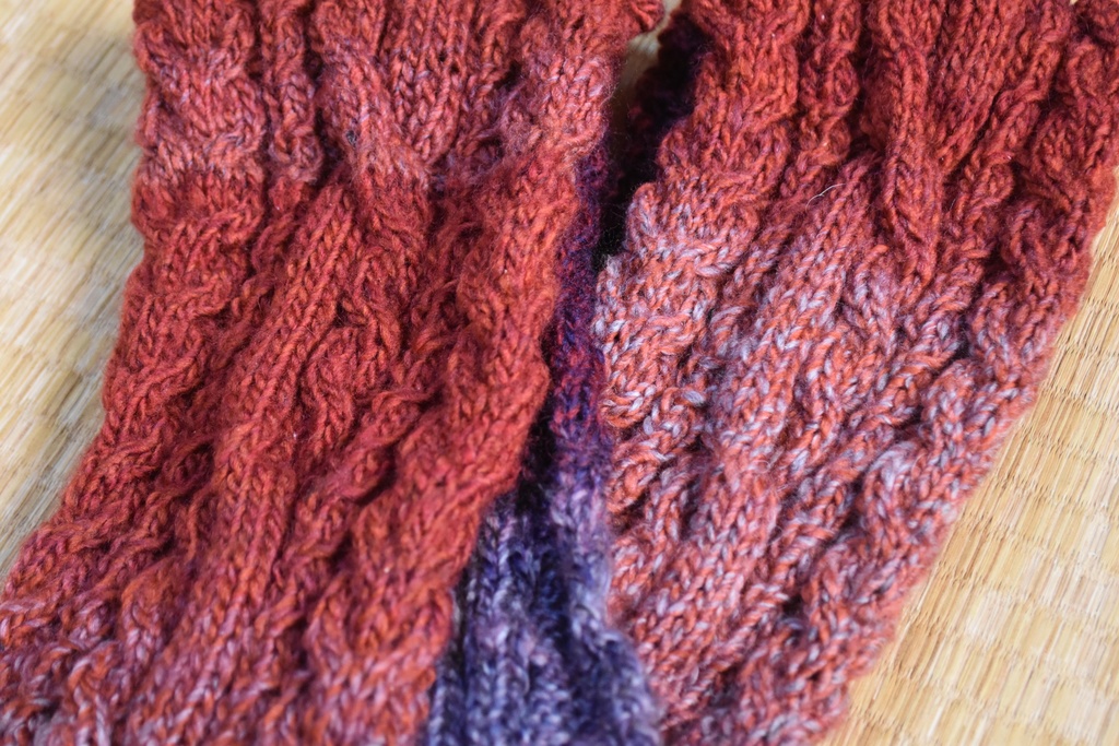 縄編み模様のスヌード(手編み・B品)