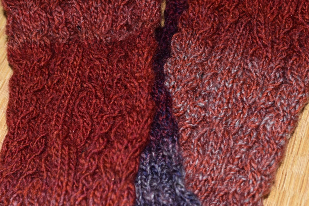縄編み模様のスヌード(手編み・B品)