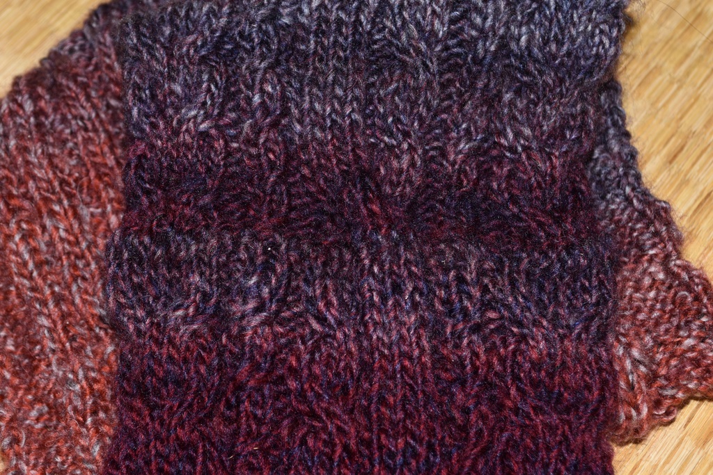 縄編み模様のスヌード（手編み・B品）