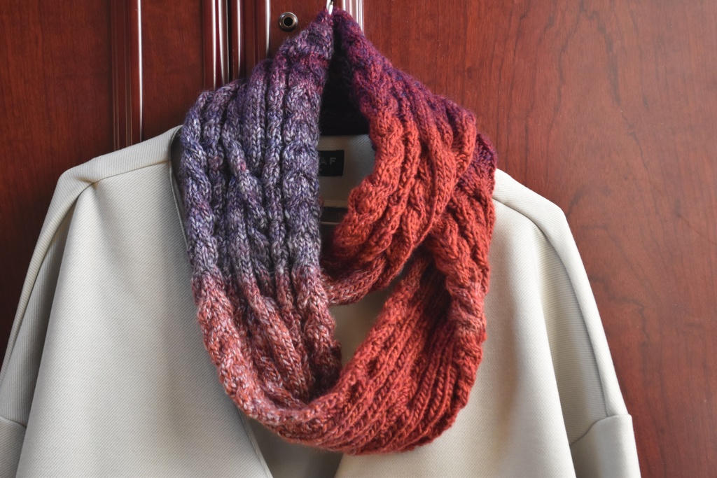 縄編み模様のスヌード(手編み・B品)