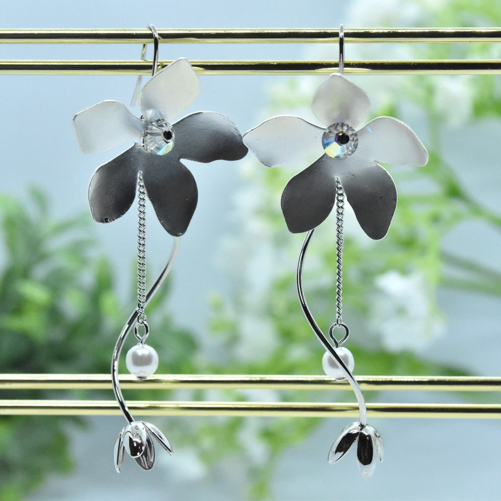 希望の花の耳飾り【イメージアクセサリー】