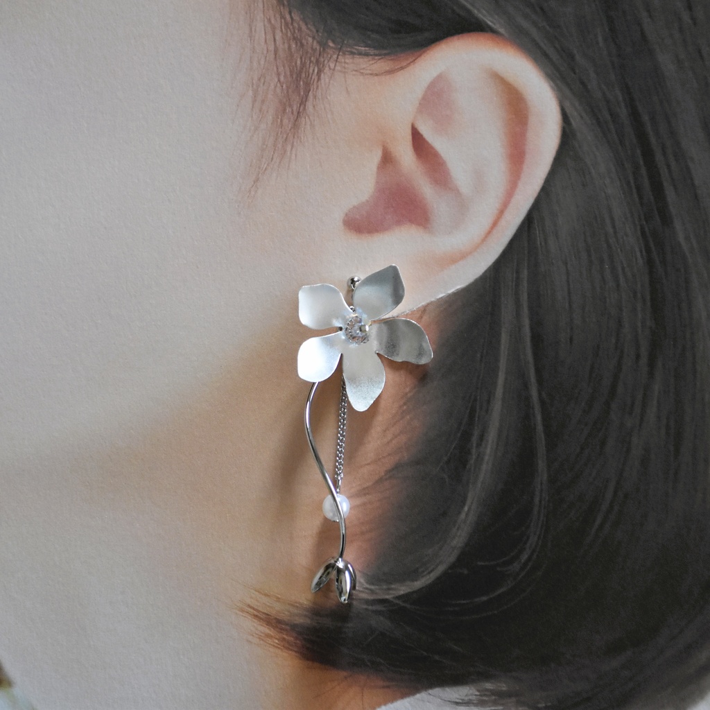 希望の花の耳飾り【イメージアクセサリー】