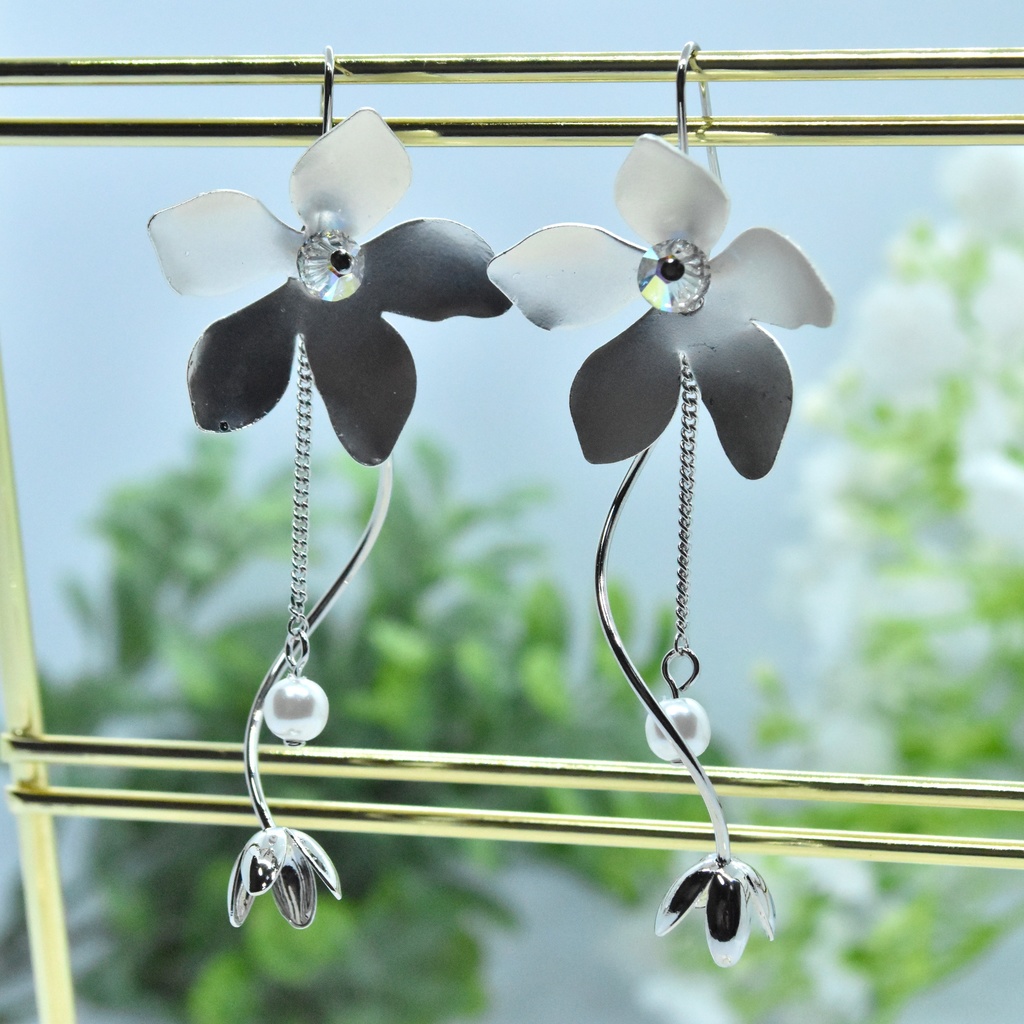 希望の花の耳飾り【イメージアクセサリー】