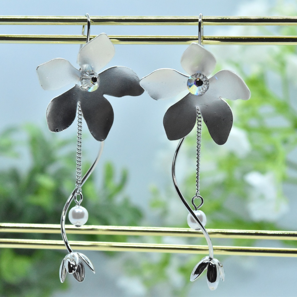 希望の花の耳飾り【イメージアクセサリー】