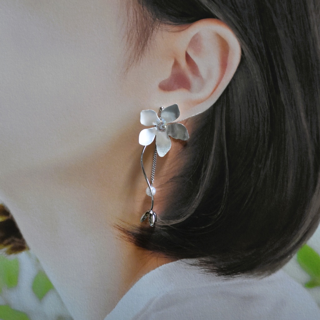 希望の花の耳飾り【イメージアクセサリー】