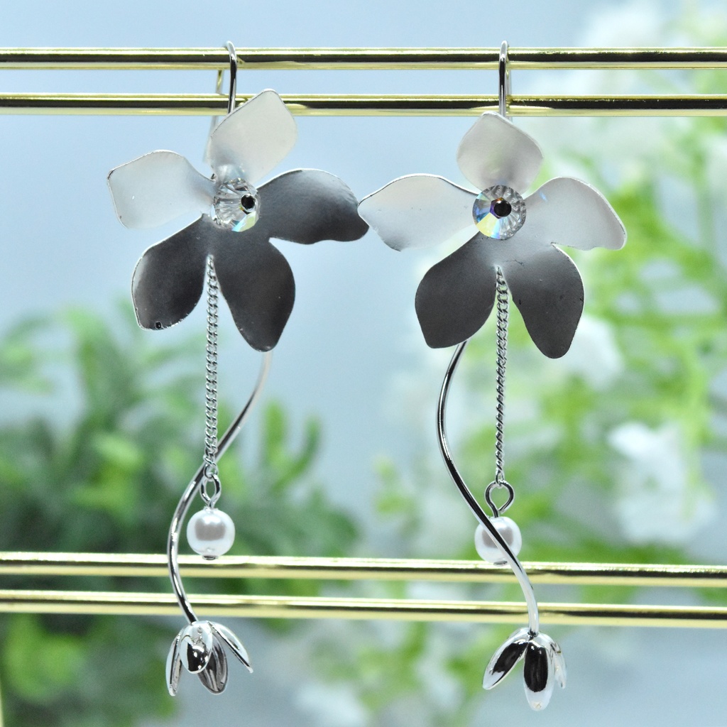 希望の花の耳飾り【イメージアクセサリー】