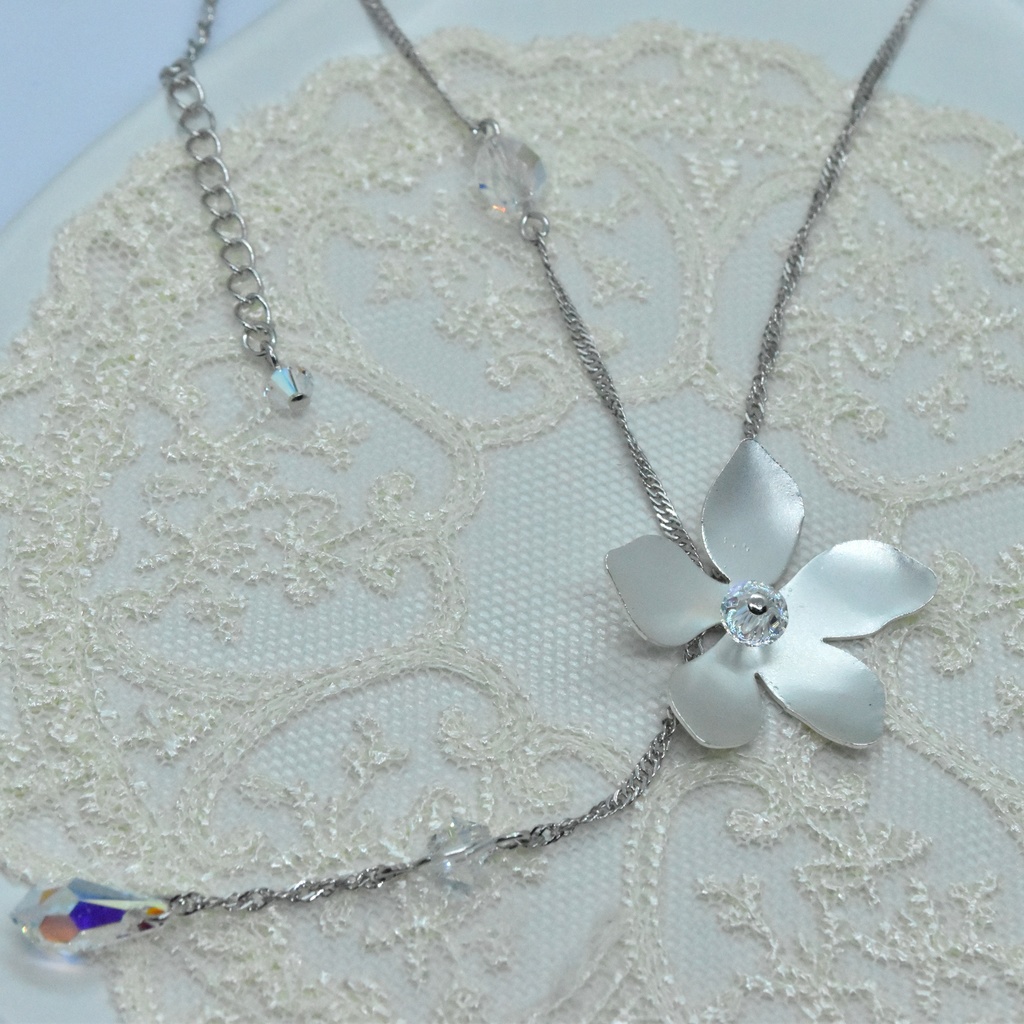 希望の花の首飾り【イメージアクセサリー】
