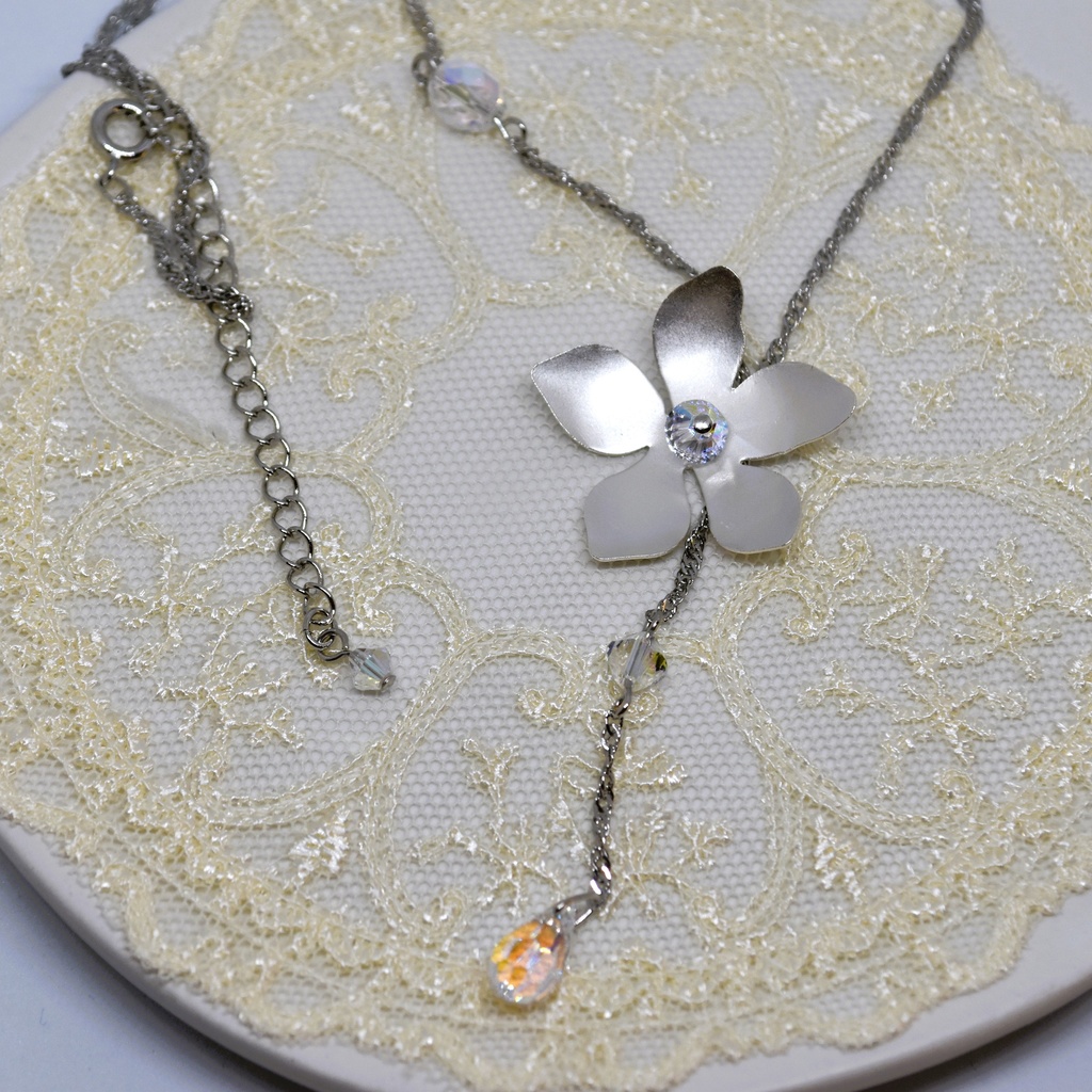 希望の花の首飾り【イメージアクセサリー】