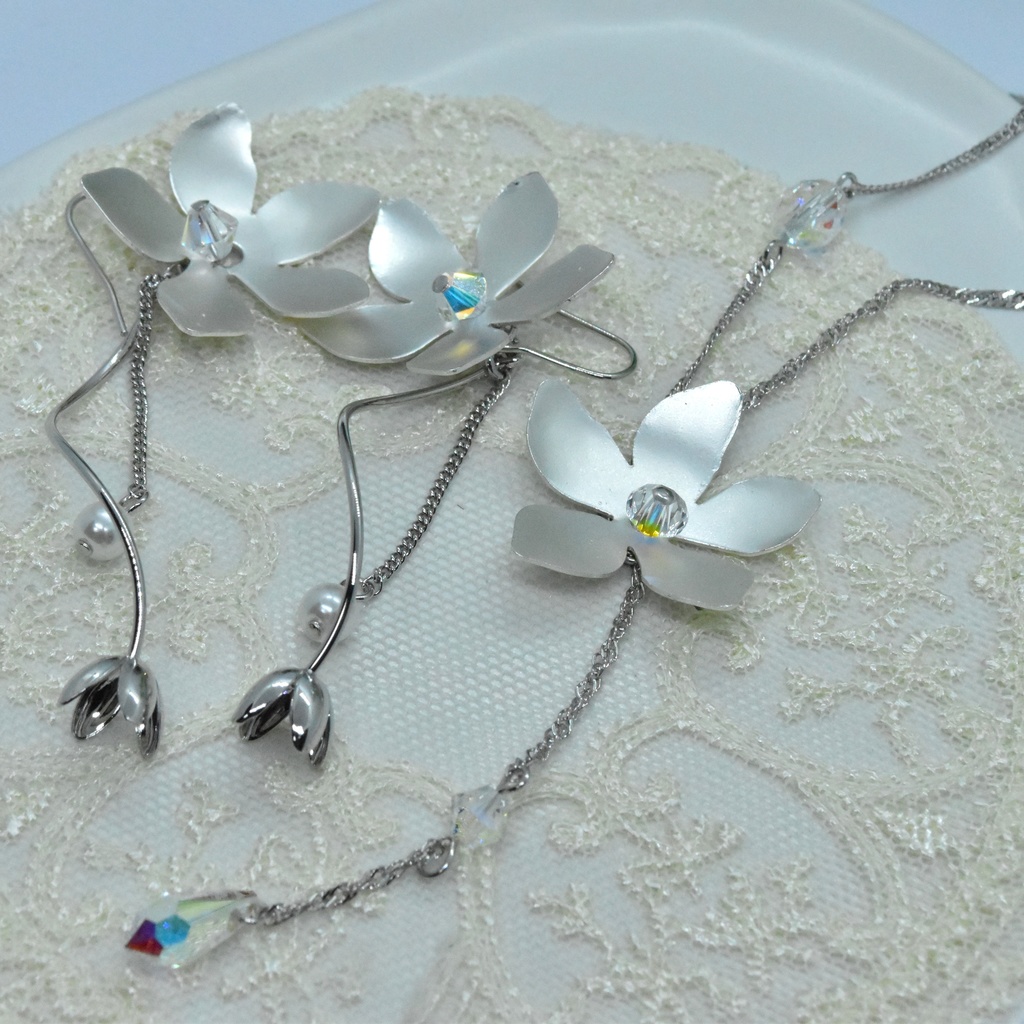 希望の花の首飾り【イメージアクセサリー】