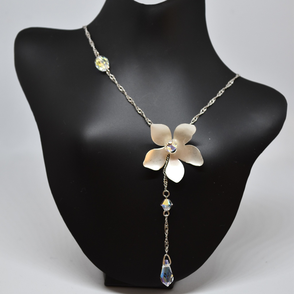 希望の花の首飾り【イメージアクセサリー】