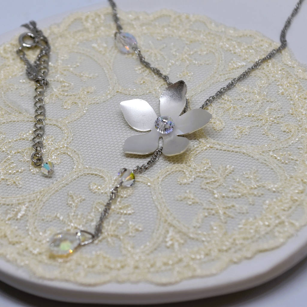 希望の花の首飾り【イメージアクセサリー】