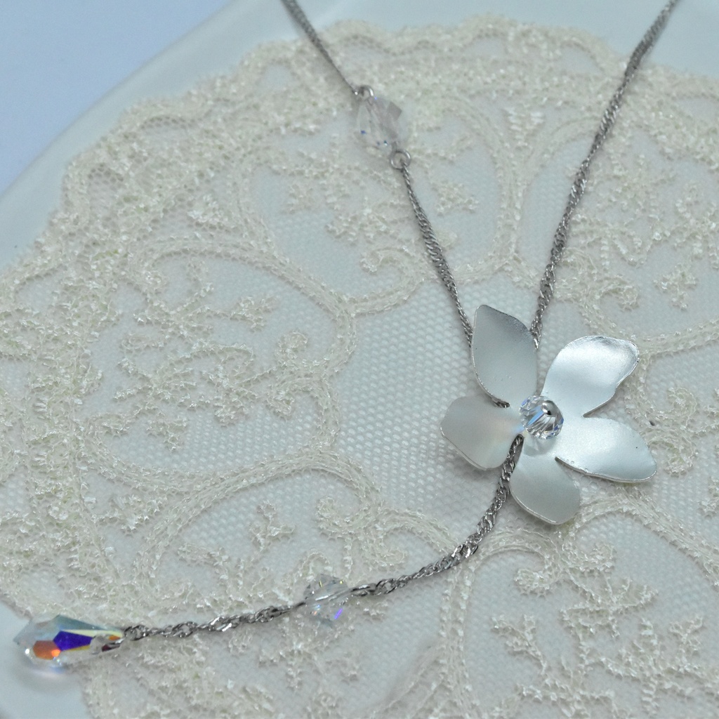 希望の花の首飾り【イメージアクセサリー】