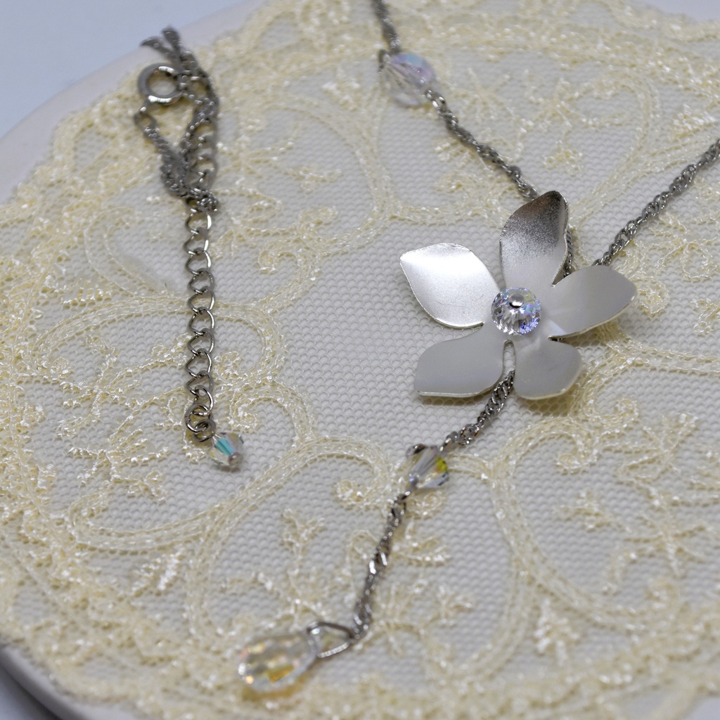 希望の花の首飾り【イメージアクセサリー】