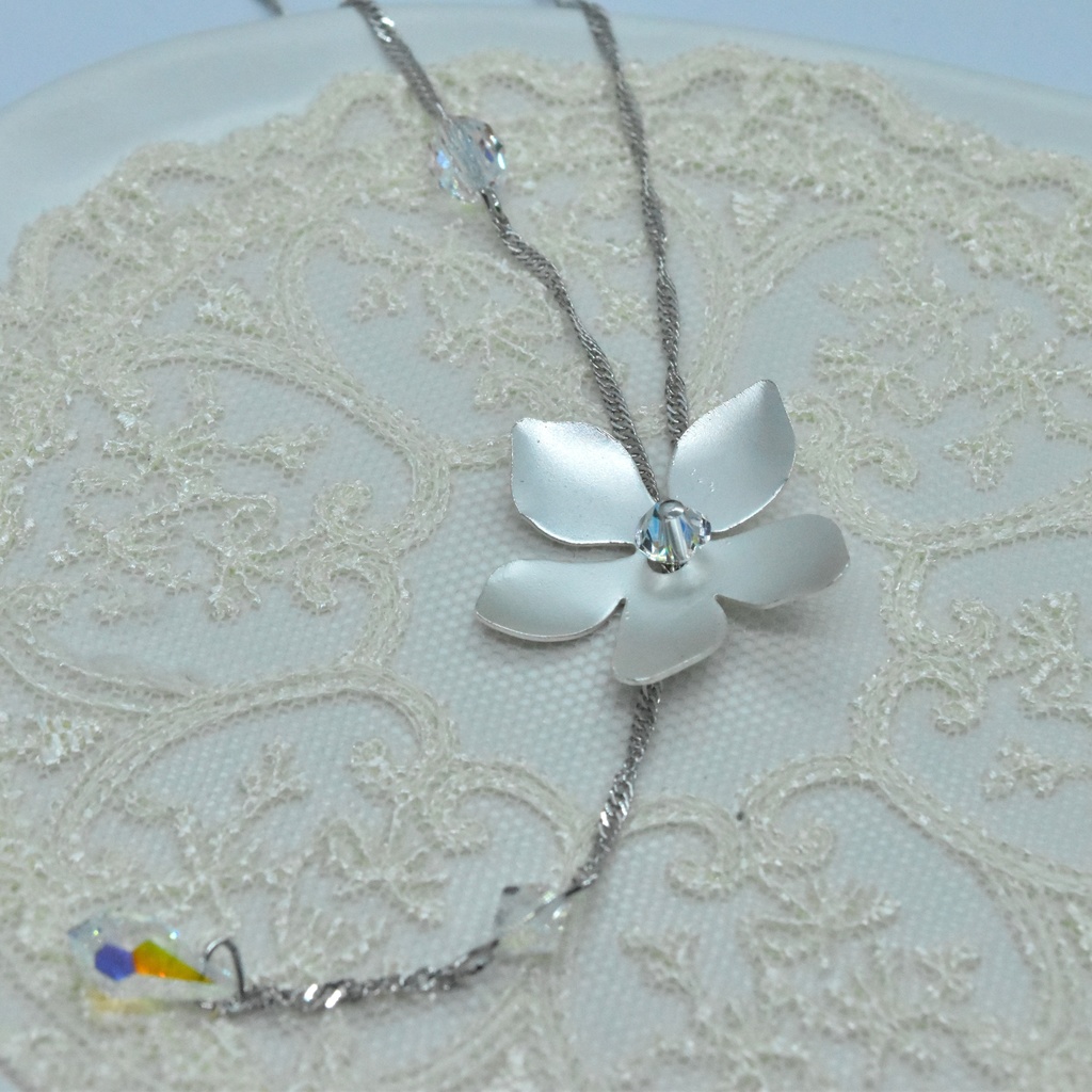 希望の花の首飾り【イメージアクセサリー】