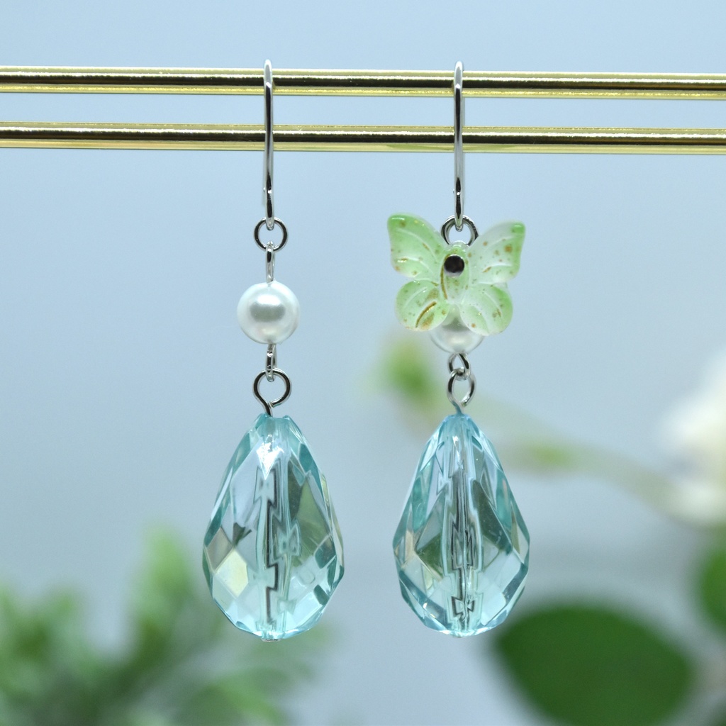 あわいの欠片の耳飾り(K:水色~エメラルドグリーン)