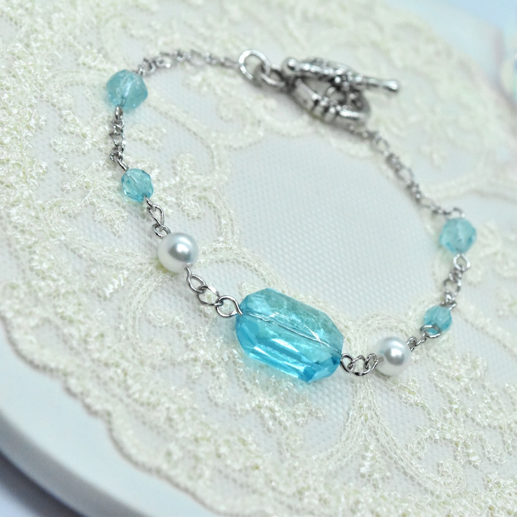 青いヴィンテージビーズのマンテルブレスレット