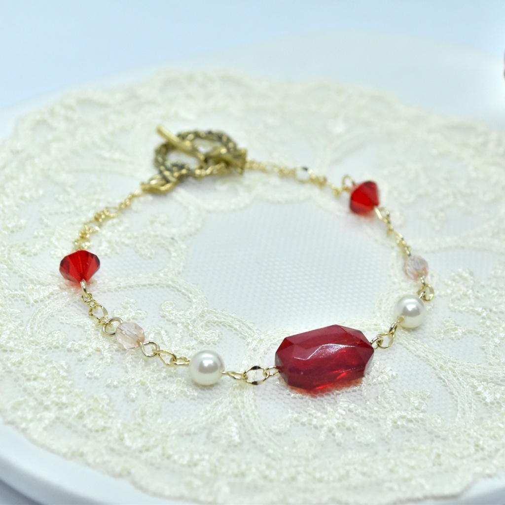 紅いヴィンテージビーズのマンテルブレスレット
