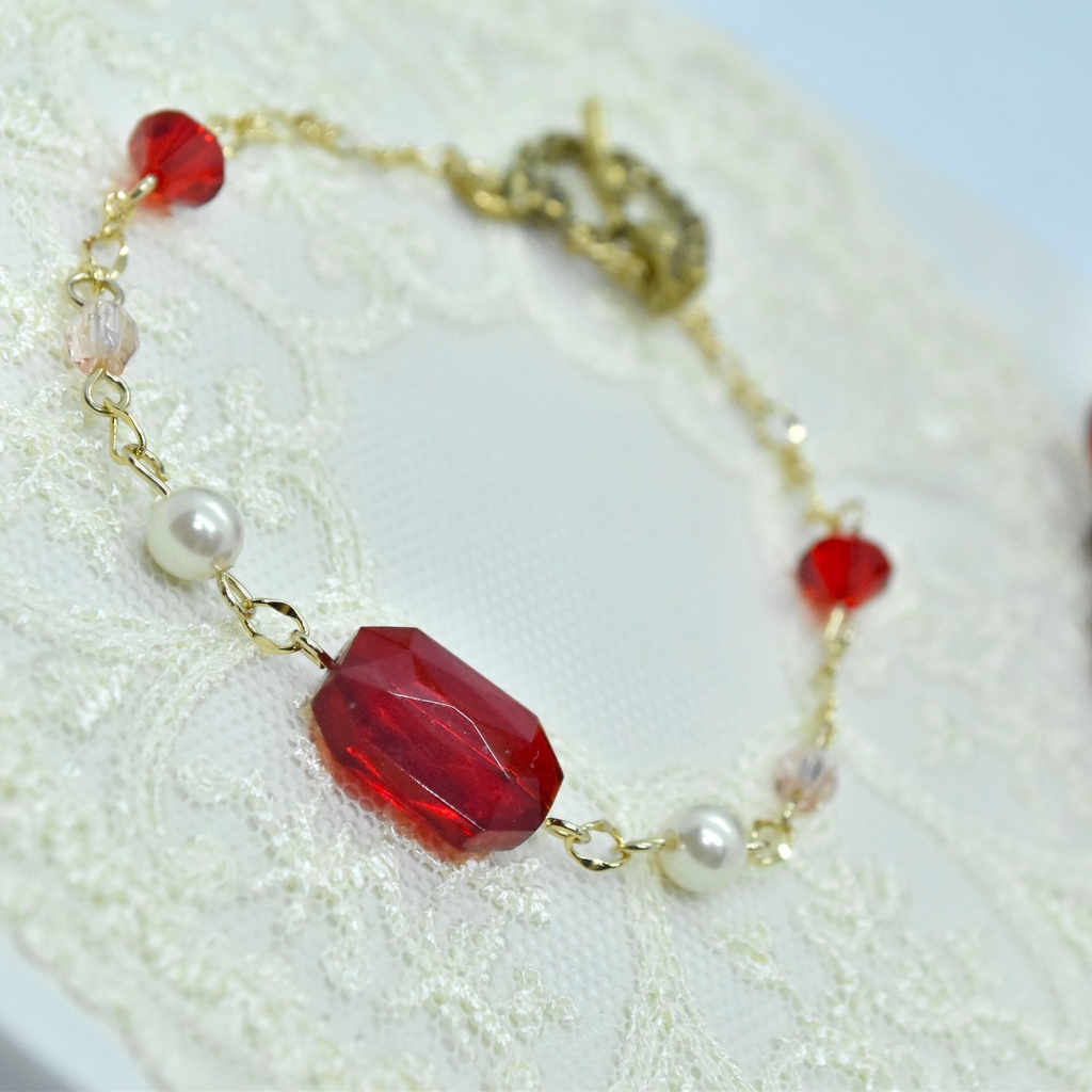 紅いヴィンテージビーズのマンテルブレスレット