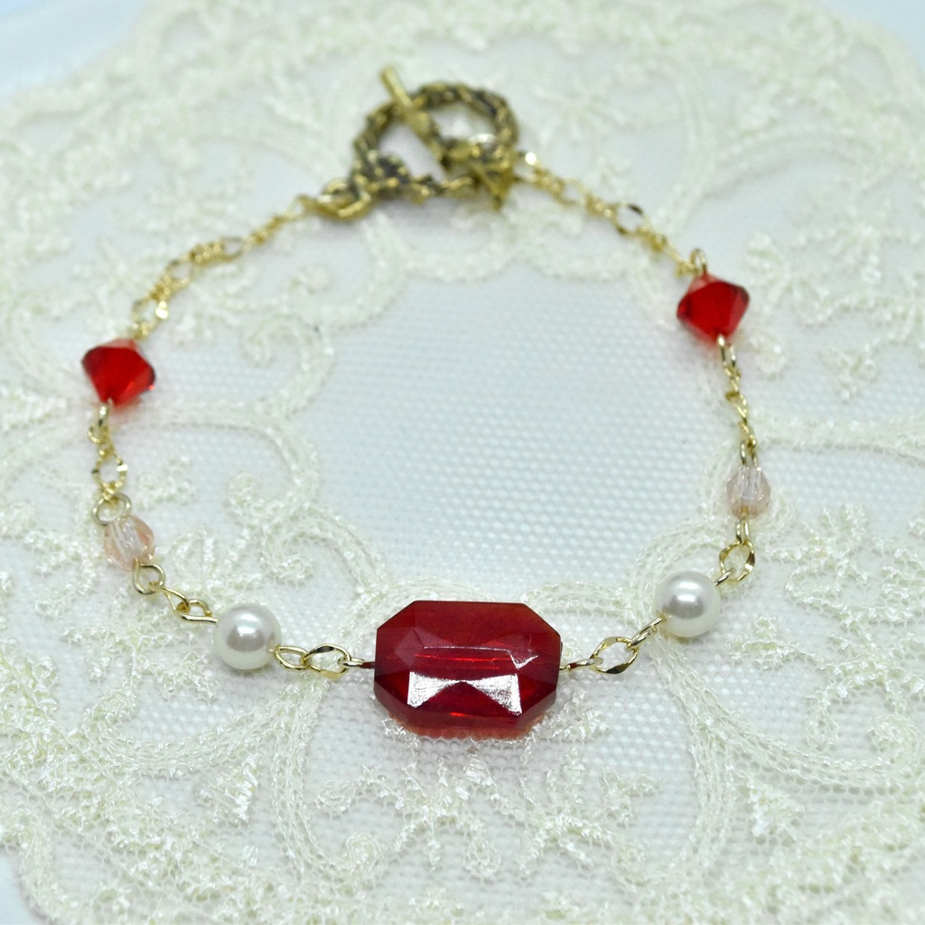 紅いヴィンテージビーズのマンテルブレスレット