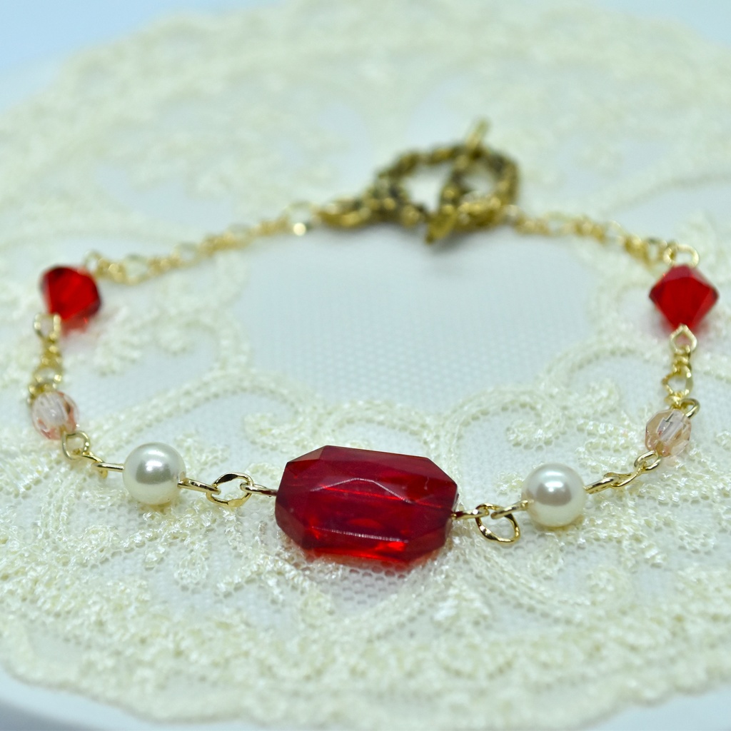 紅いヴィンテージビーズのマンテルブレスレット