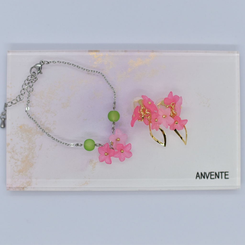 桃の花のブレスレット