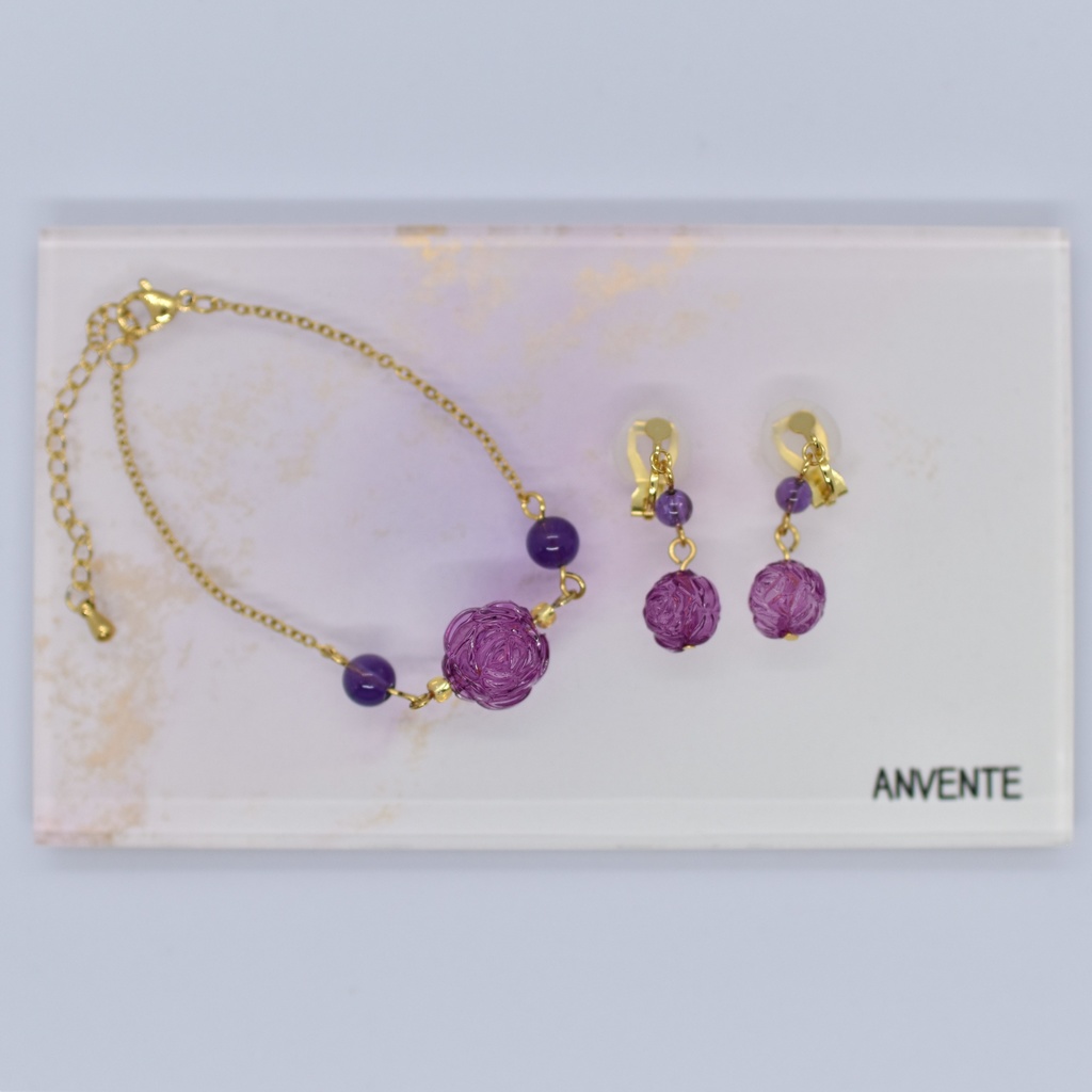 ローズの手染めビーズ ブレスレット