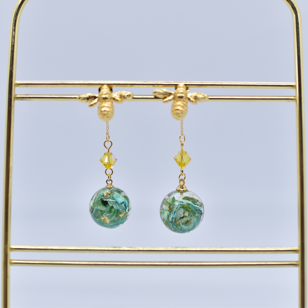 【Atelier petit Lotus様コラボ】honey bee ピアス【再販予定なし】