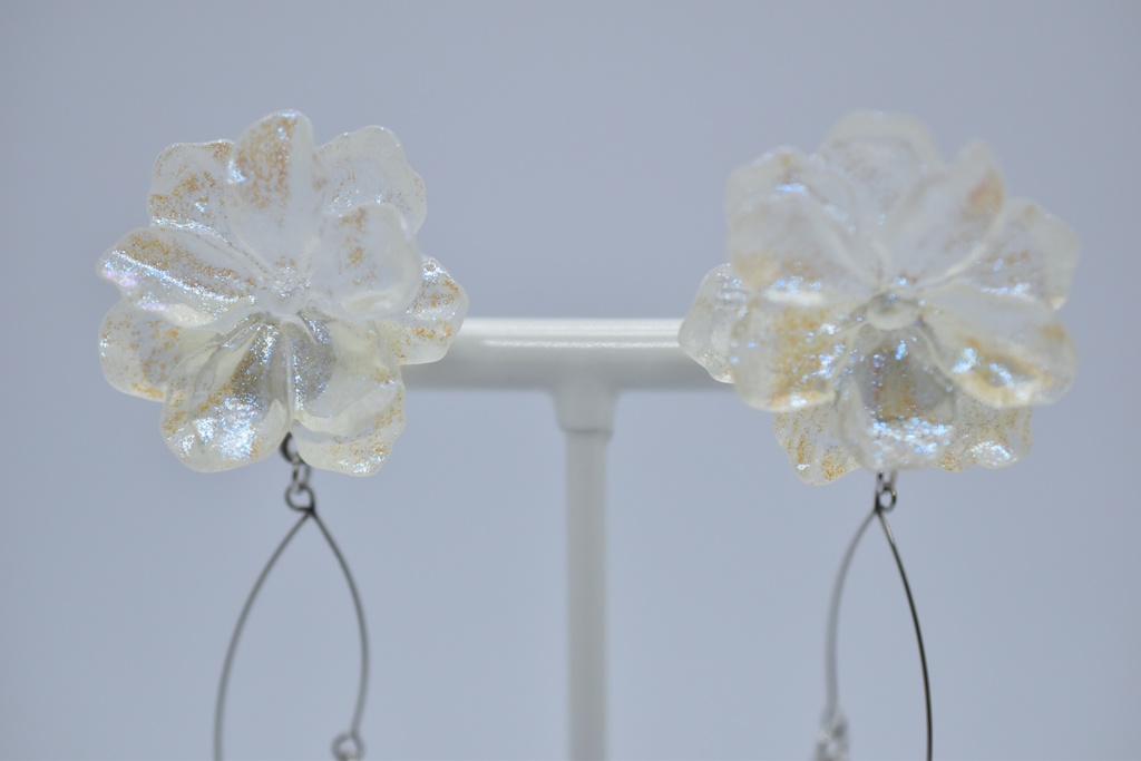 【再販不可】エルピスの花(クリアホワイト) イメージピアス・イヤリング