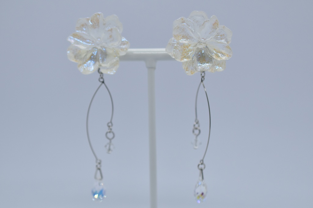【再販不可】エルピスの花(クリアホワイト) イメージピアス・イヤリング