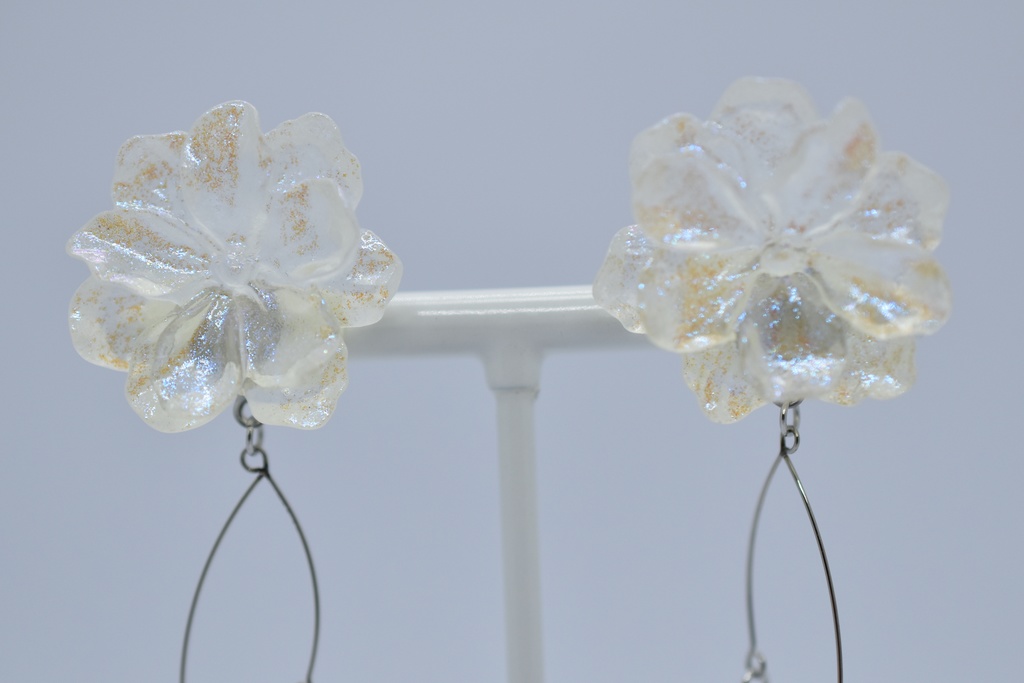 【再販不可】エルピスの花(クリアホワイト) イメージピアス・イヤリング