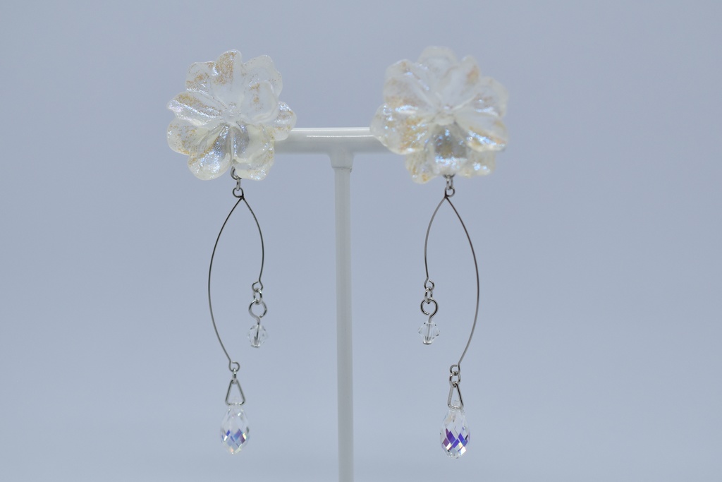 【再販不可】エルピスの花(クリアホワイト) イメージピアス・イヤリング