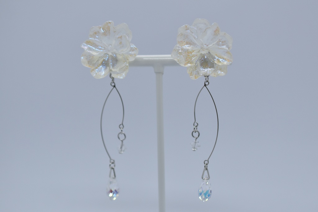  【再販不可】エルピスの花（クリアホワイト）　イメージピアス・イヤリング